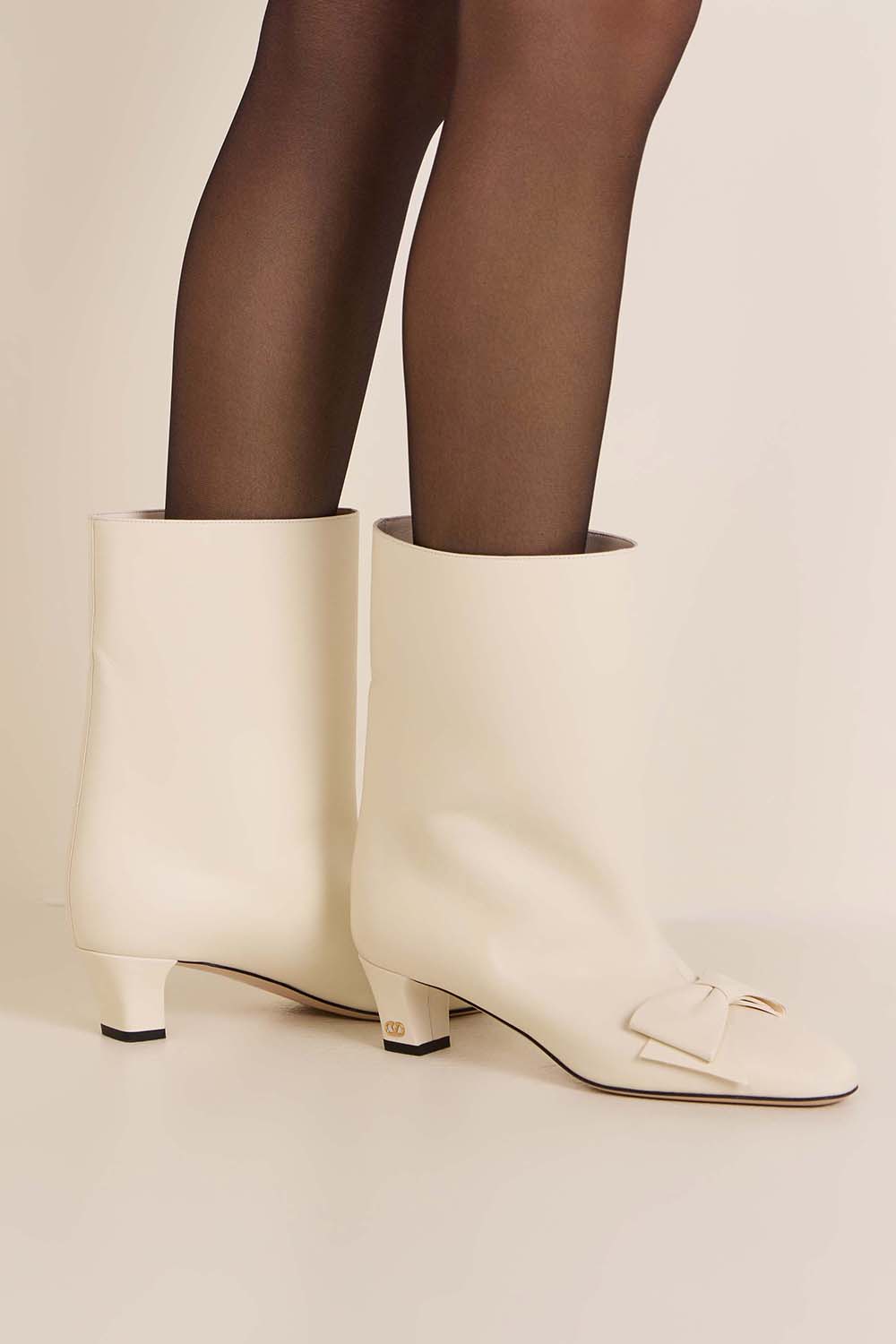 תמונת כל הלוק של מגפונים